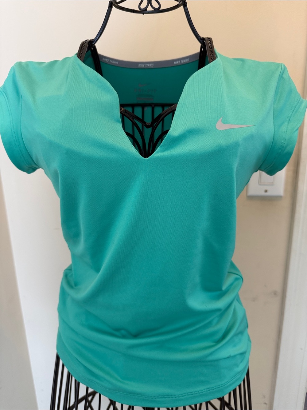 Nike Tennis Court V-Neck Short-Sleeve Performance Tee
